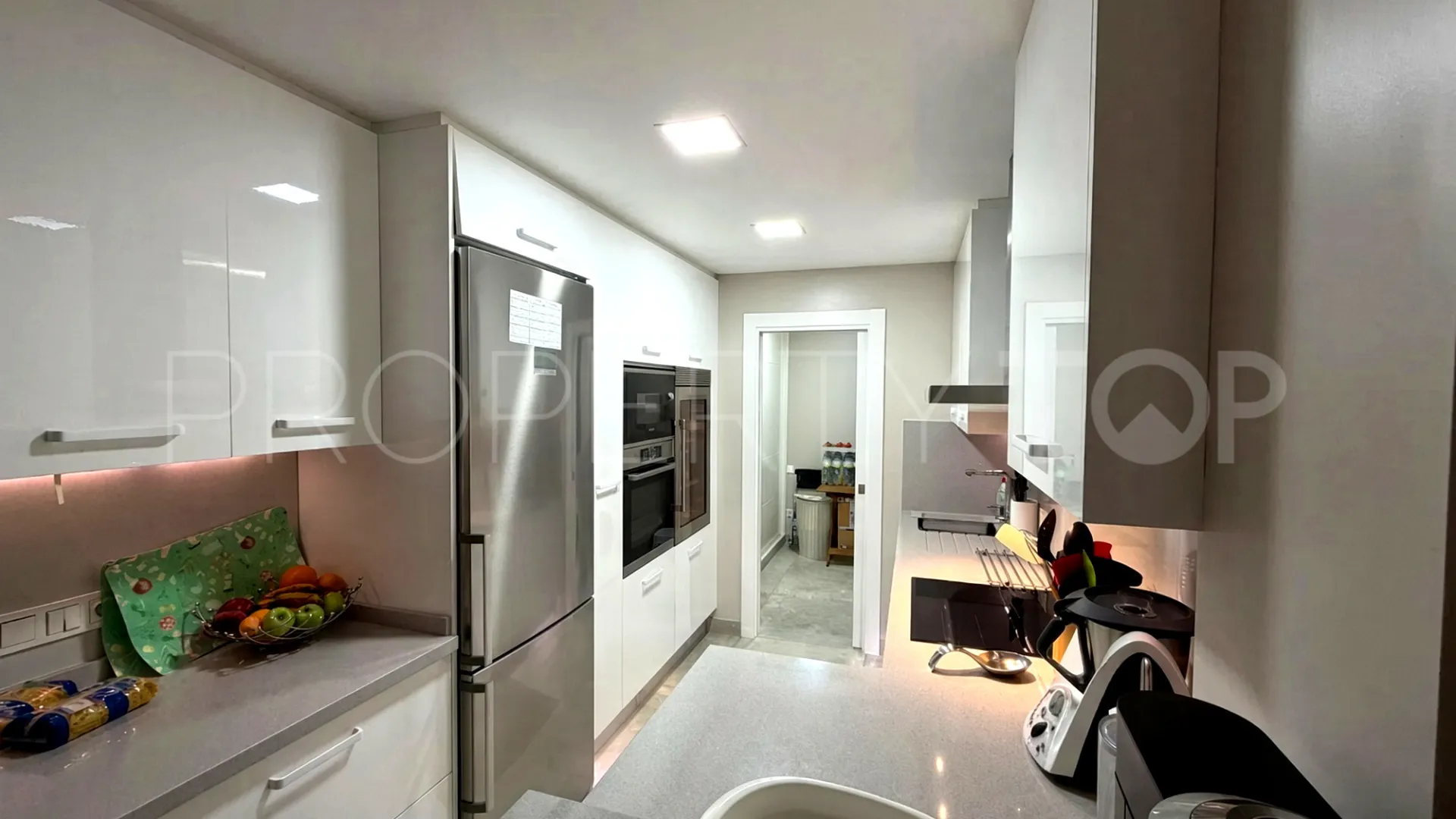 Playas del Duque, apartamento de 3 dormitorios en venta
