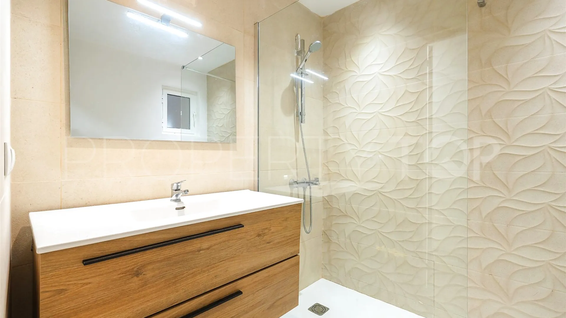 For sale town house with 4 bedrooms in Benamara