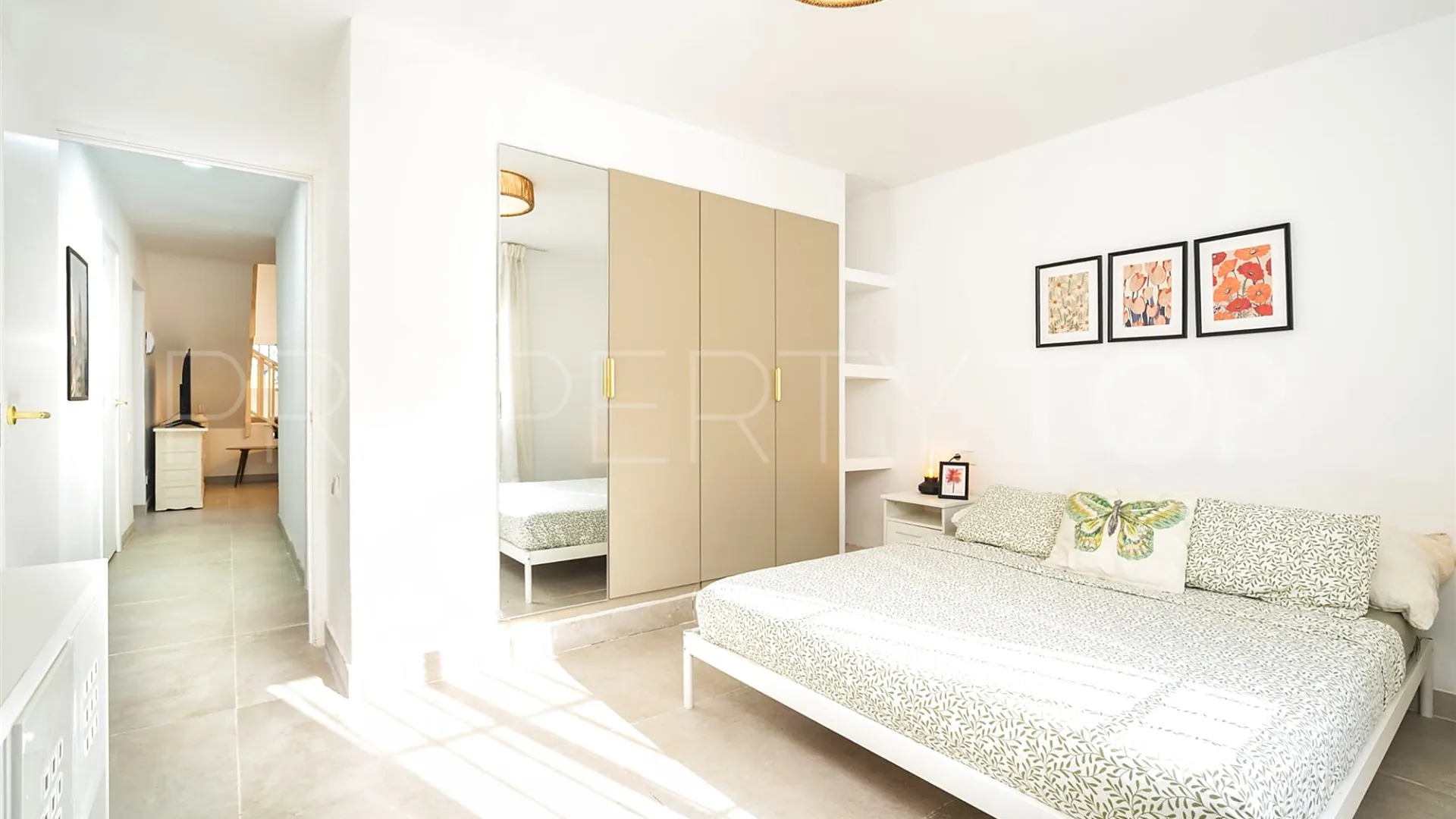 For sale town house with 4 bedrooms in Benamara