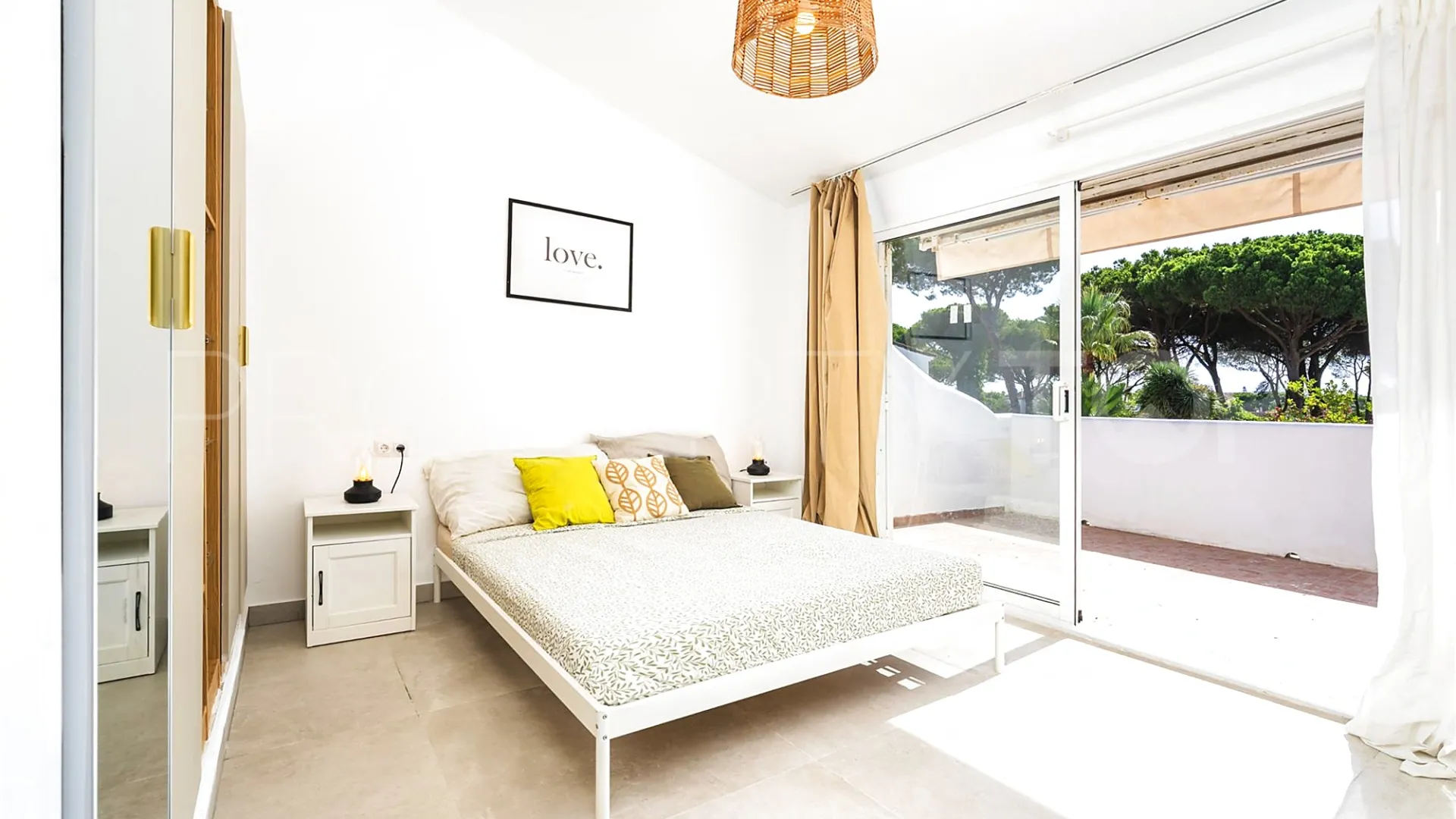 For sale town house with 4 bedrooms in Benamara