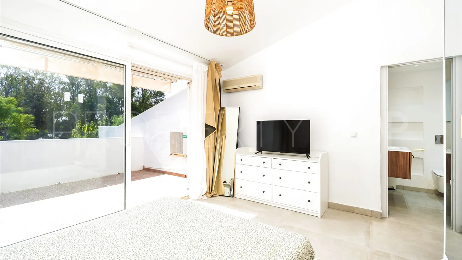 For sale town house with 4 bedrooms in Benamara