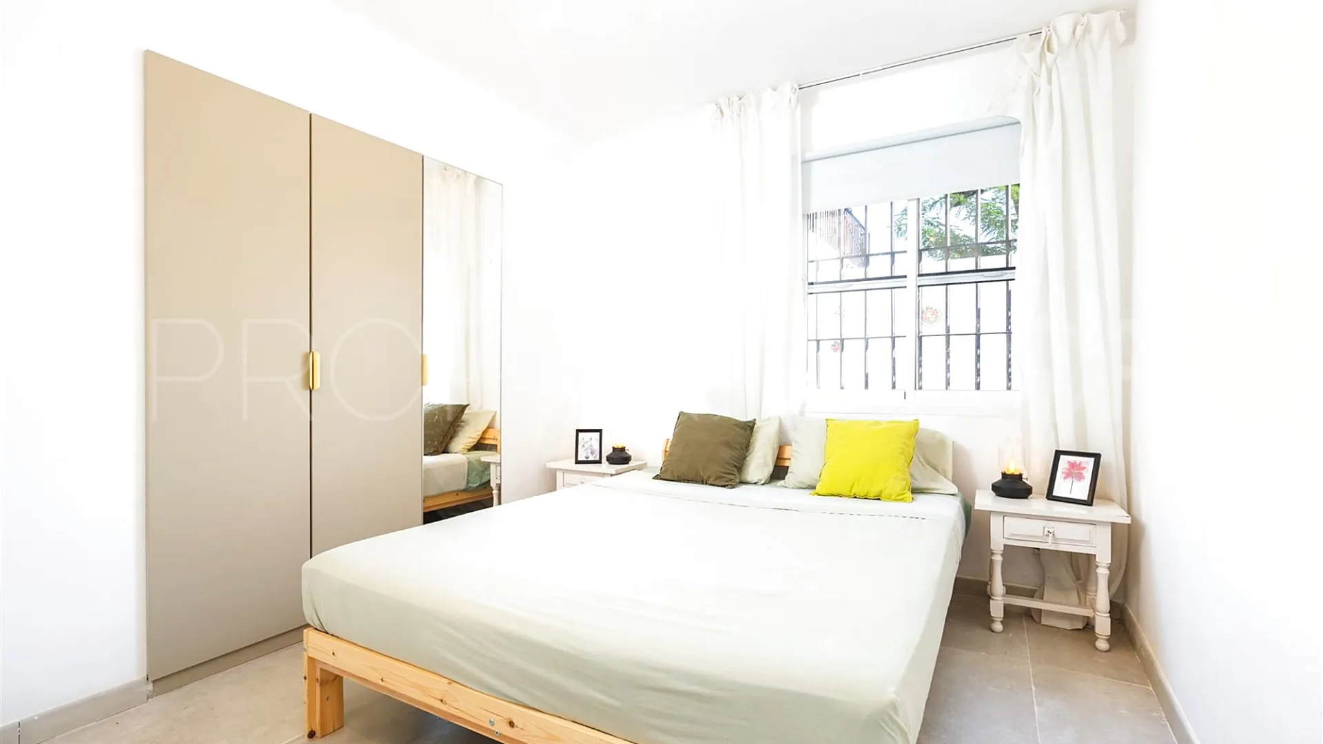 For sale town house with 4 bedrooms in Benamara