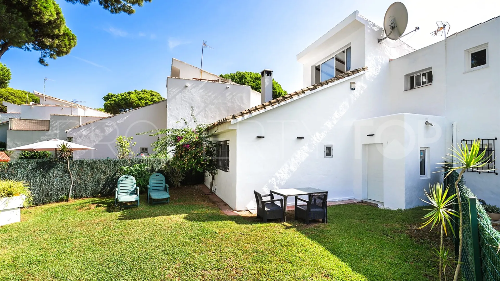 For sale town house with 4 bedrooms in Benamara
