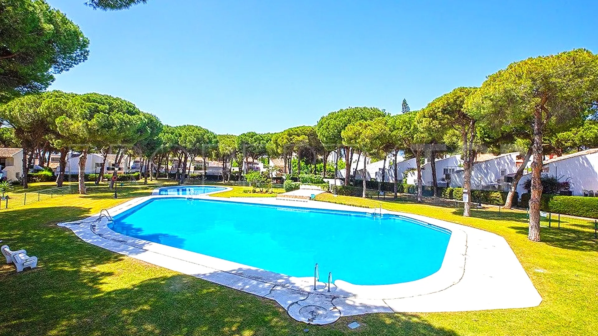 For sale town house with 4 bedrooms in Benamara