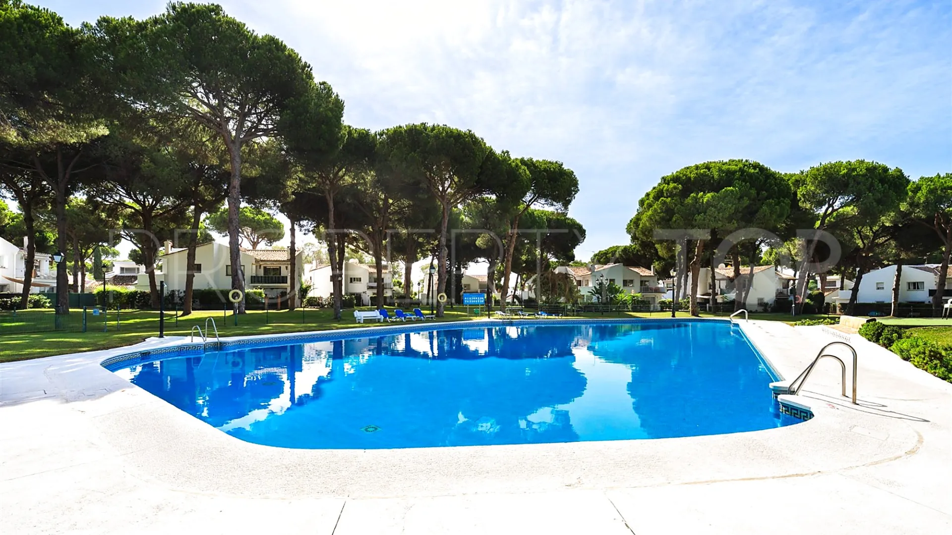 For sale town house with 4 bedrooms in Benamara
