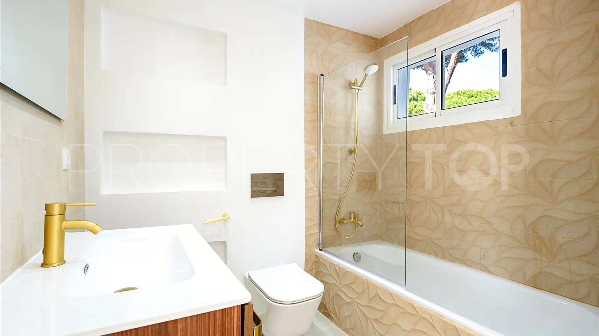 For sale town house with 4 bedrooms in Benamara
