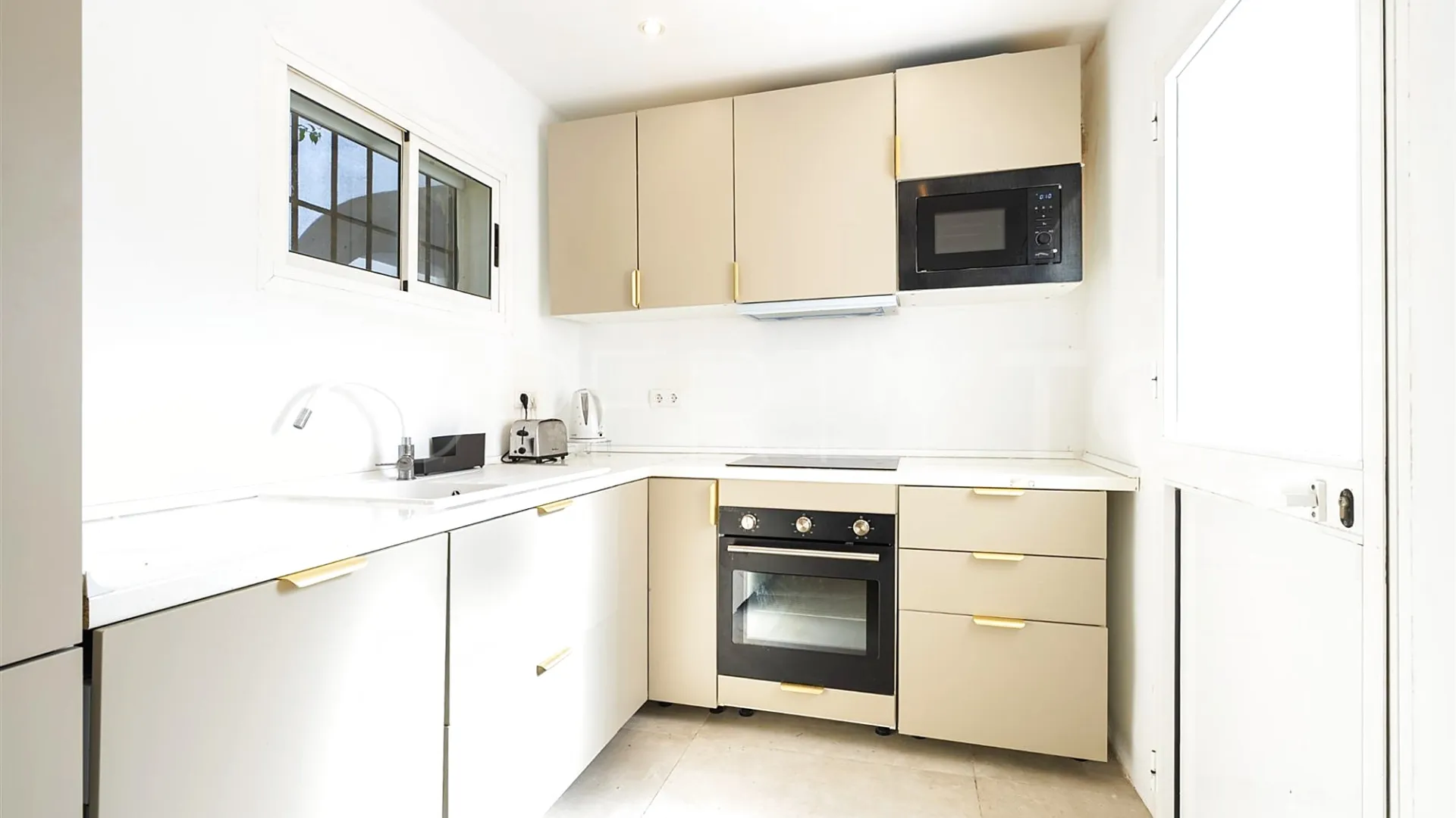 For sale town house with 4 bedrooms in Benamara