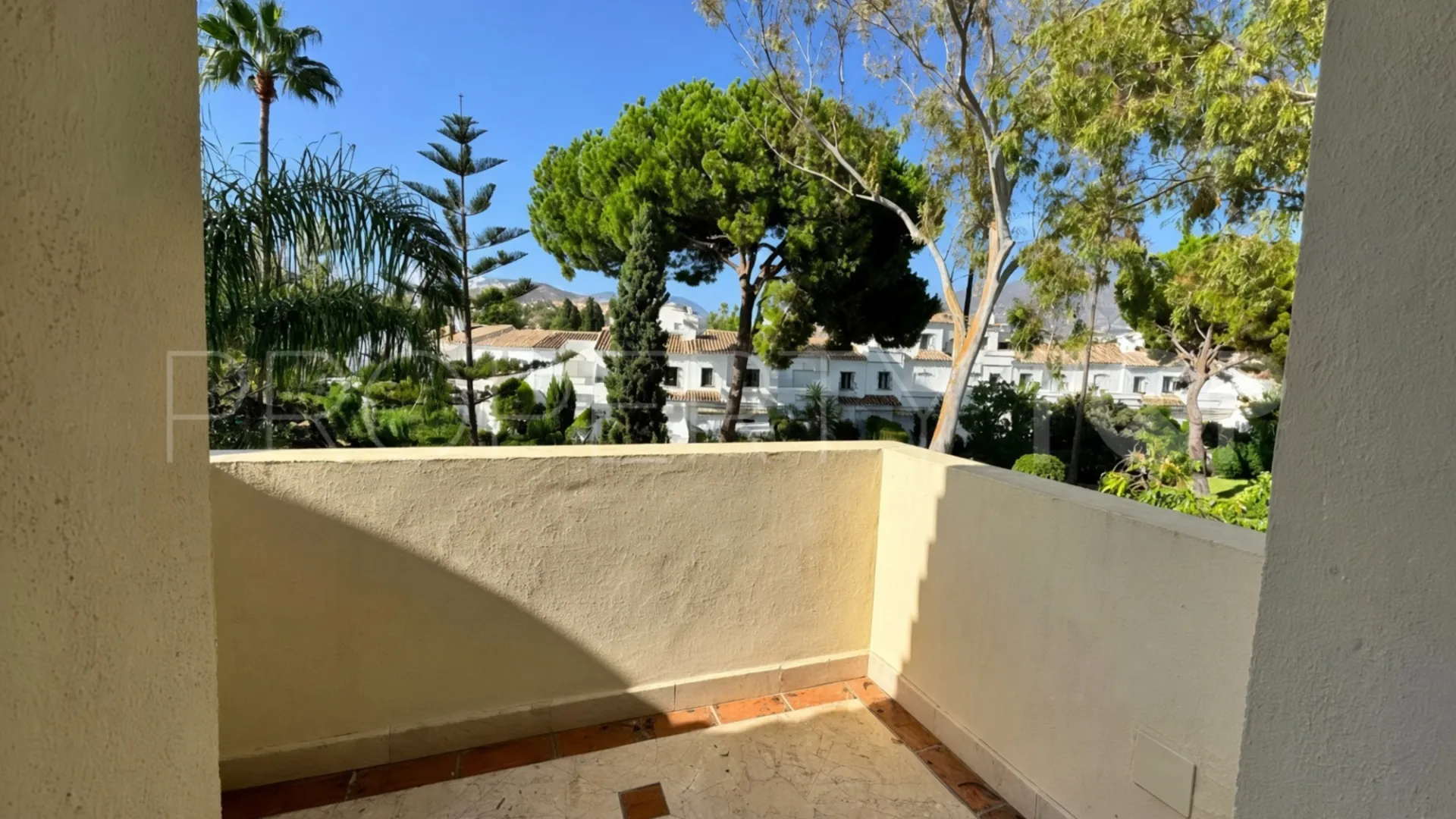 Se vende Ático en Las Alamandas con 2 dormitorios