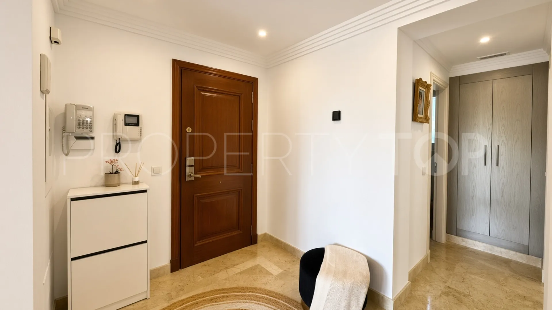 Se vende Ático en Las Alamandas con 2 dormitorios