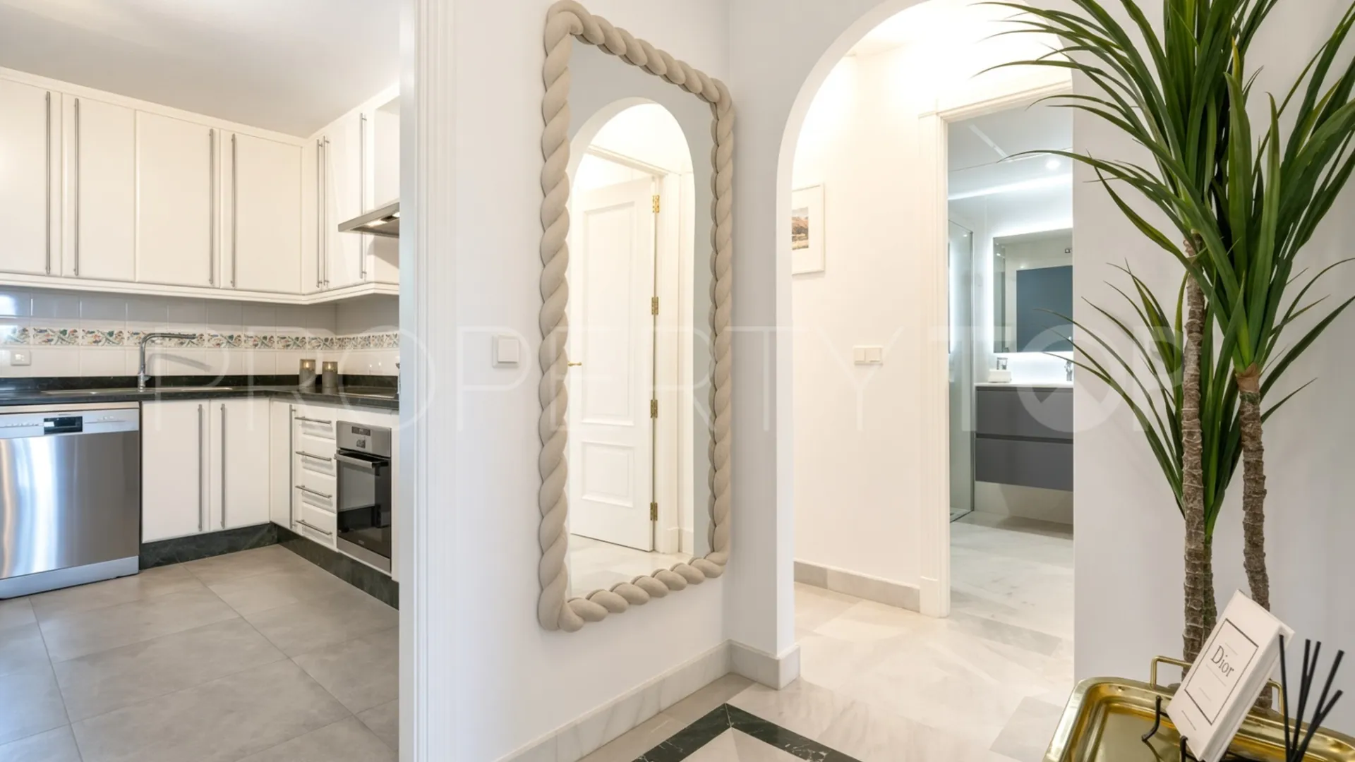 Apartamento planta baja a la venta en Aloha Mirasierra