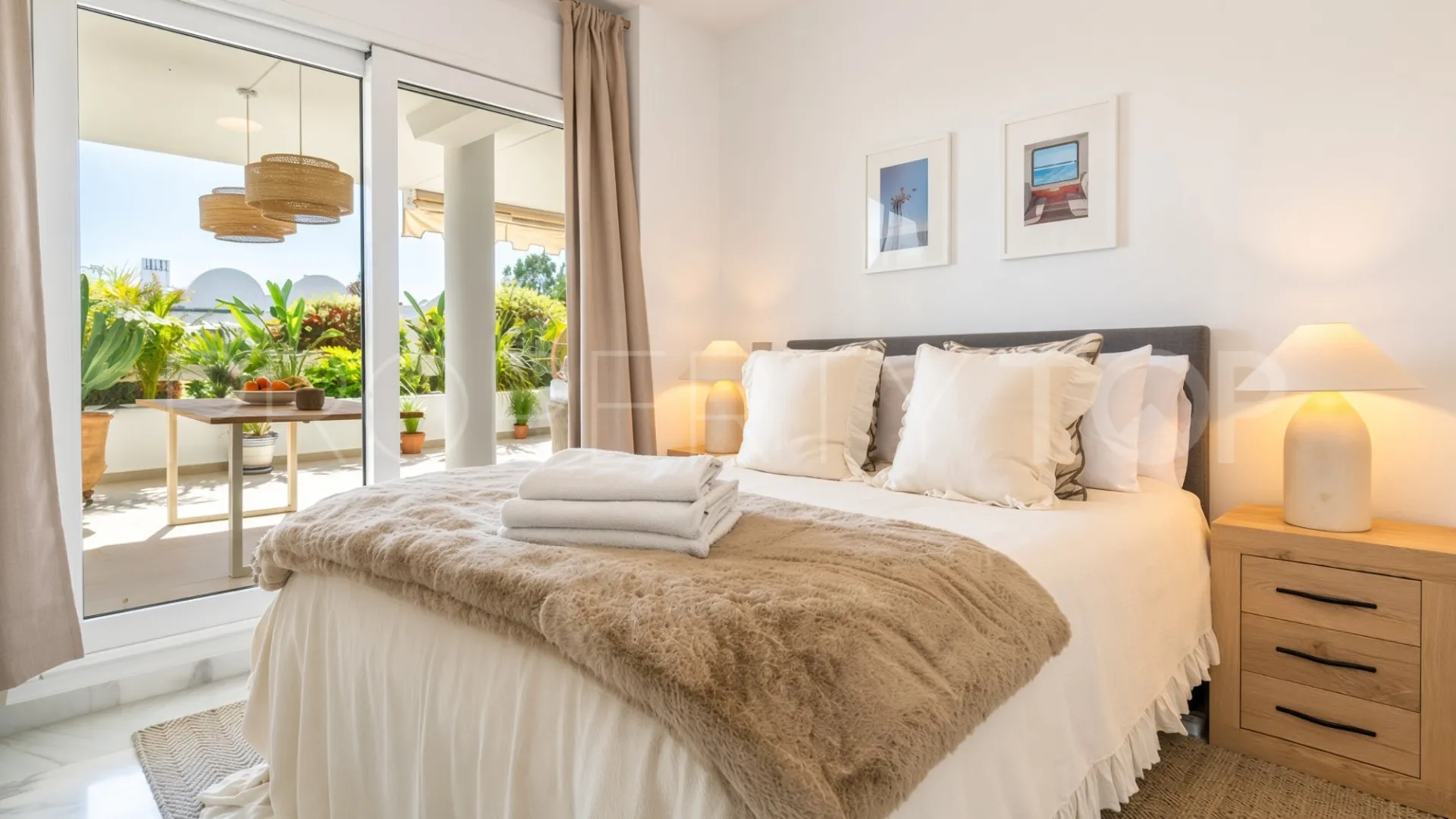 Apartamento planta baja a la venta en Aloha Mirasierra