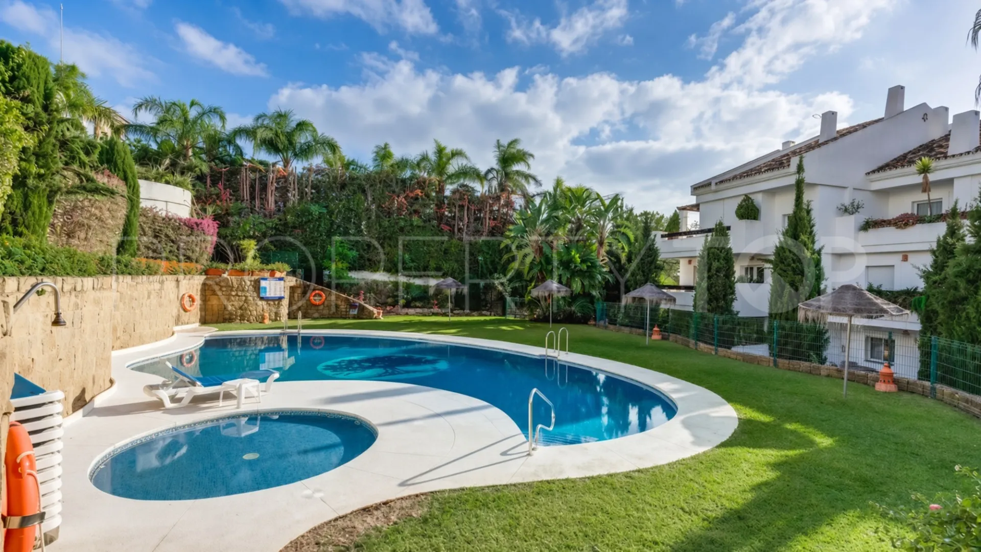 Apartamento planta baja a la venta en Aloha Mirasierra