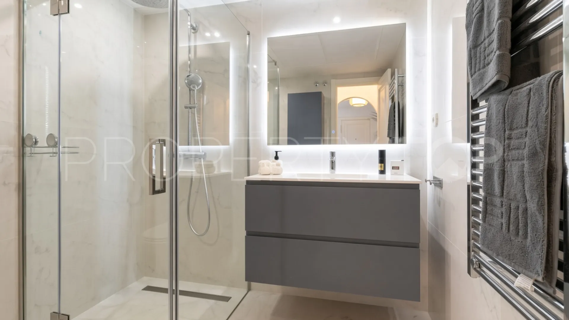 Apartamento planta baja a la venta en Aloha Mirasierra