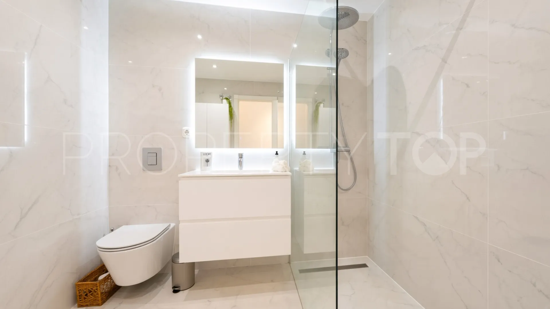 Apartamento planta baja a la venta en Aloha Mirasierra