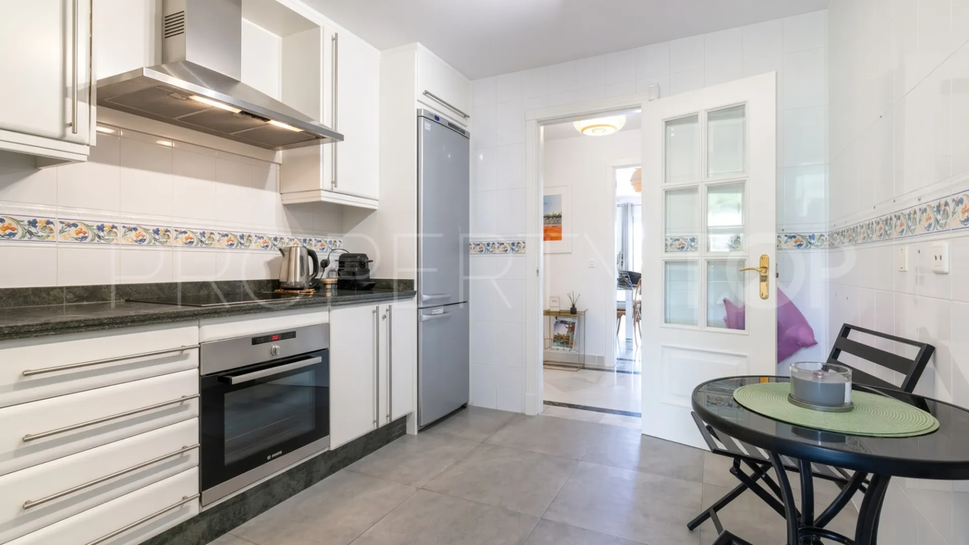 Apartamento planta baja a la venta en Aloha Mirasierra