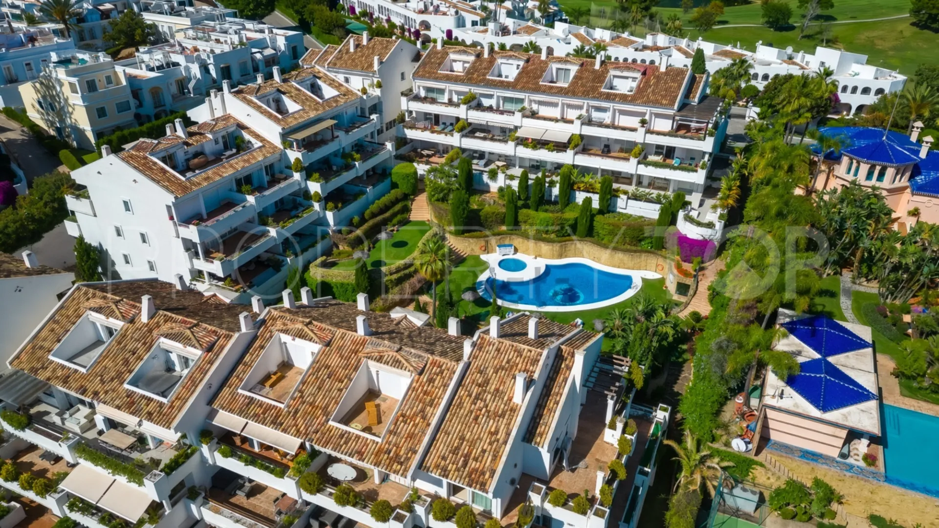Apartamento planta baja a la venta en Aloha Mirasierra