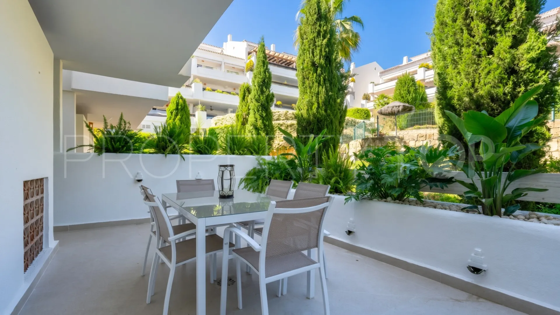 Apartamento planta baja a la venta en Aloha Mirasierra