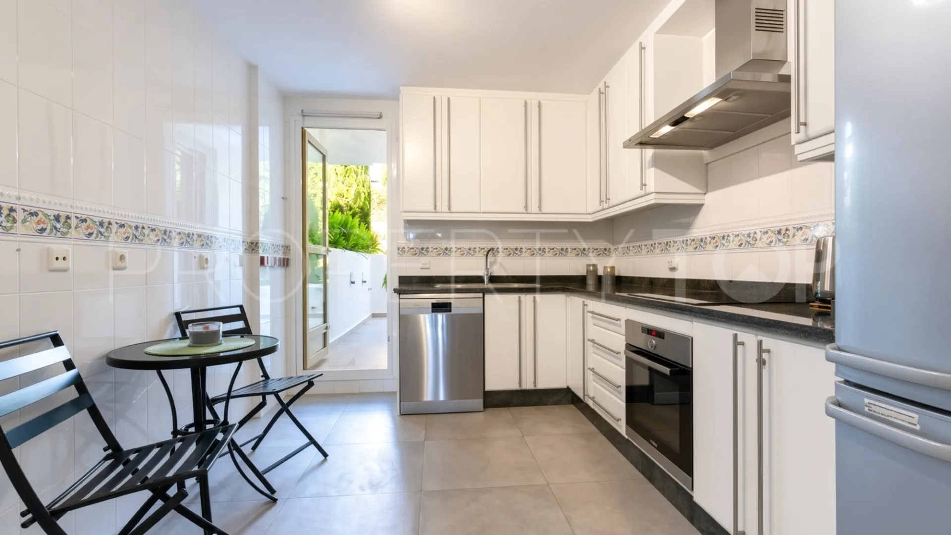Apartamento planta baja a la venta en Aloha Mirasierra