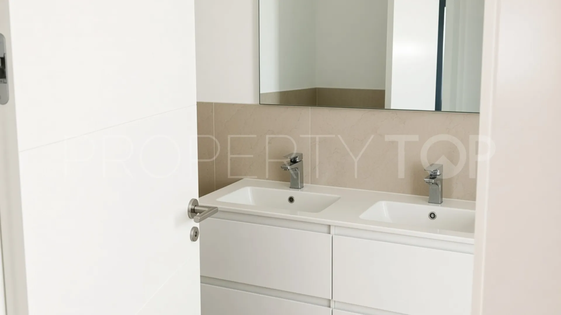 Comprar apartamento planta baja con 3 dormitorios en Bel Air