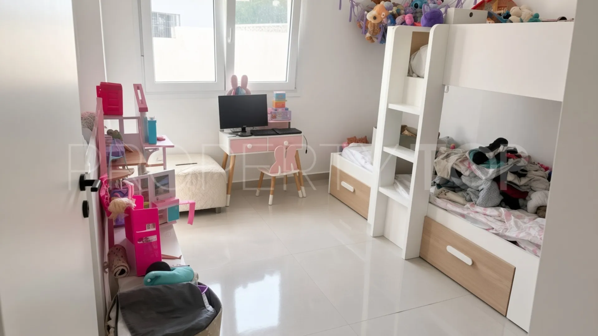 Comprar chalet en Alcorrín