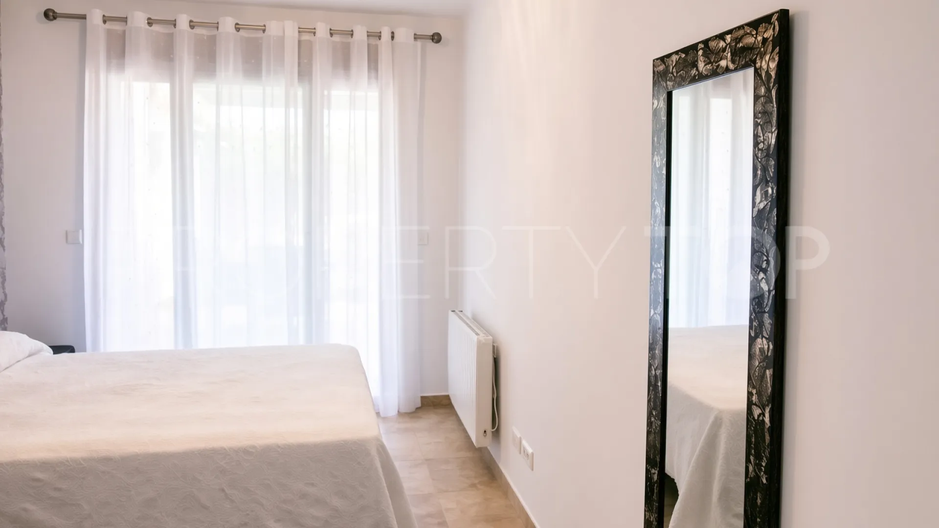 2 bedrooms ground floor apartment for sale in Casares Golf