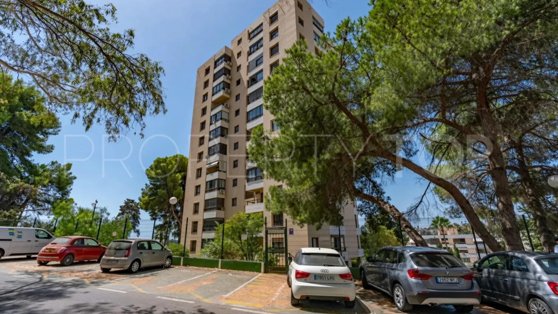 For sale Torres de Aloha apartment with 2 bedrooms