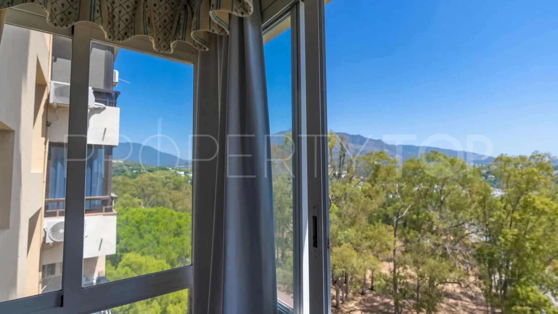 For sale Torres de Aloha apartment with 2 bedrooms