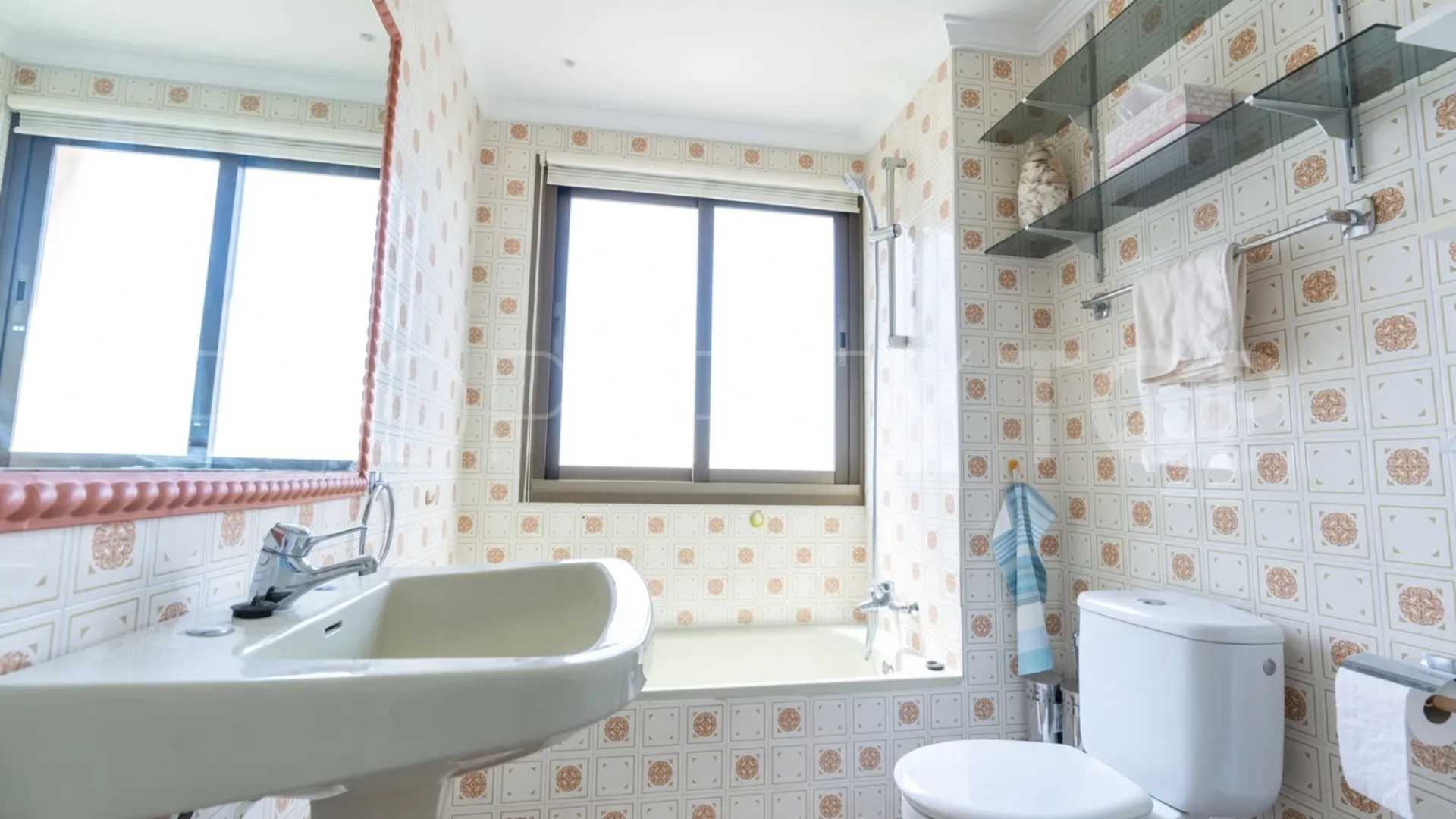 For sale Torres de Aloha apartment with 2 bedrooms