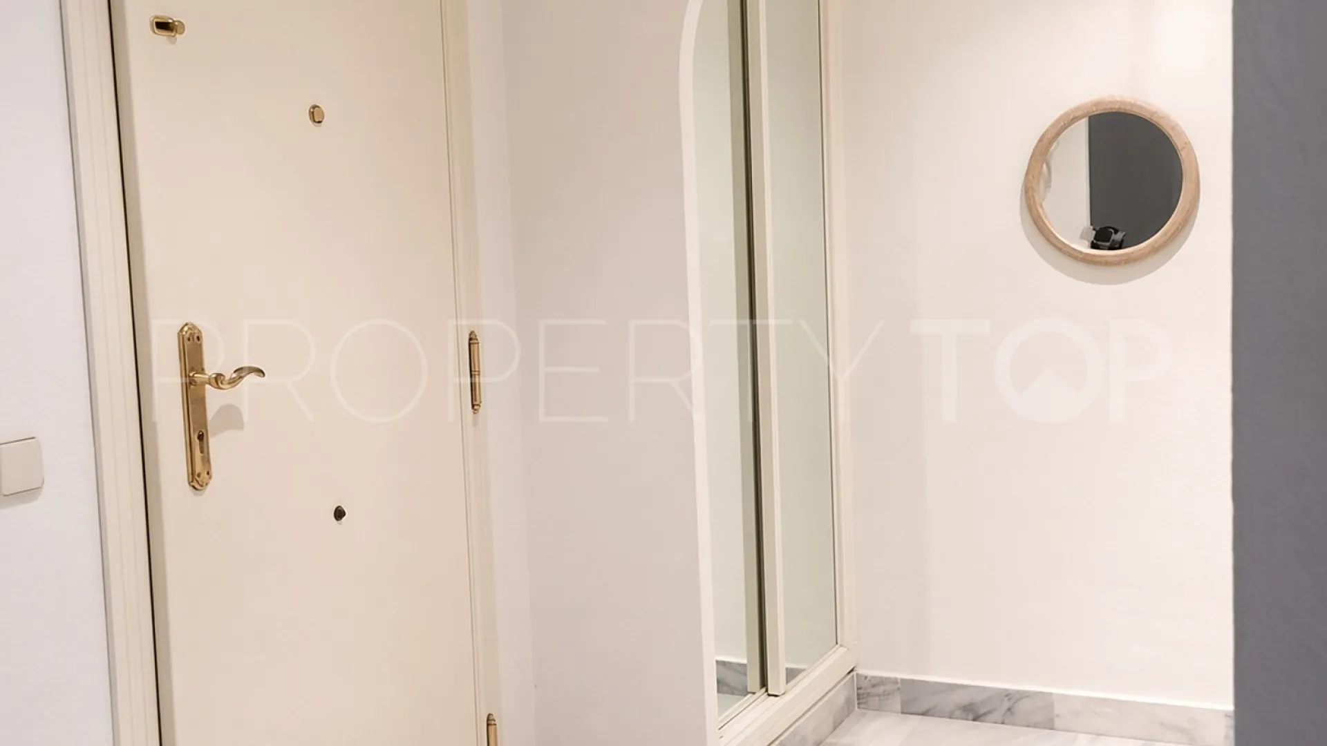 Ático de 2 dormitorios a la venta en La Dama de Noche