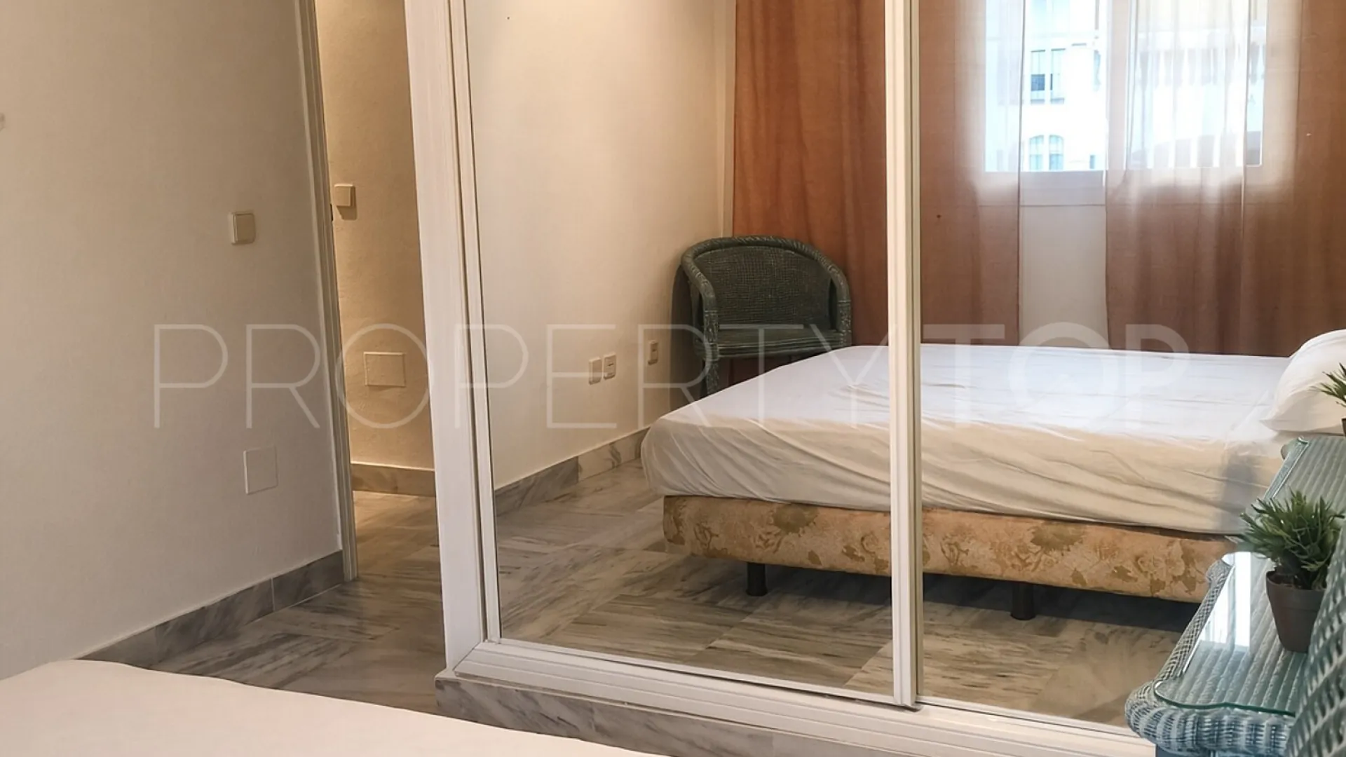 Ático de 2 dormitorios a la venta en La Dama de Noche