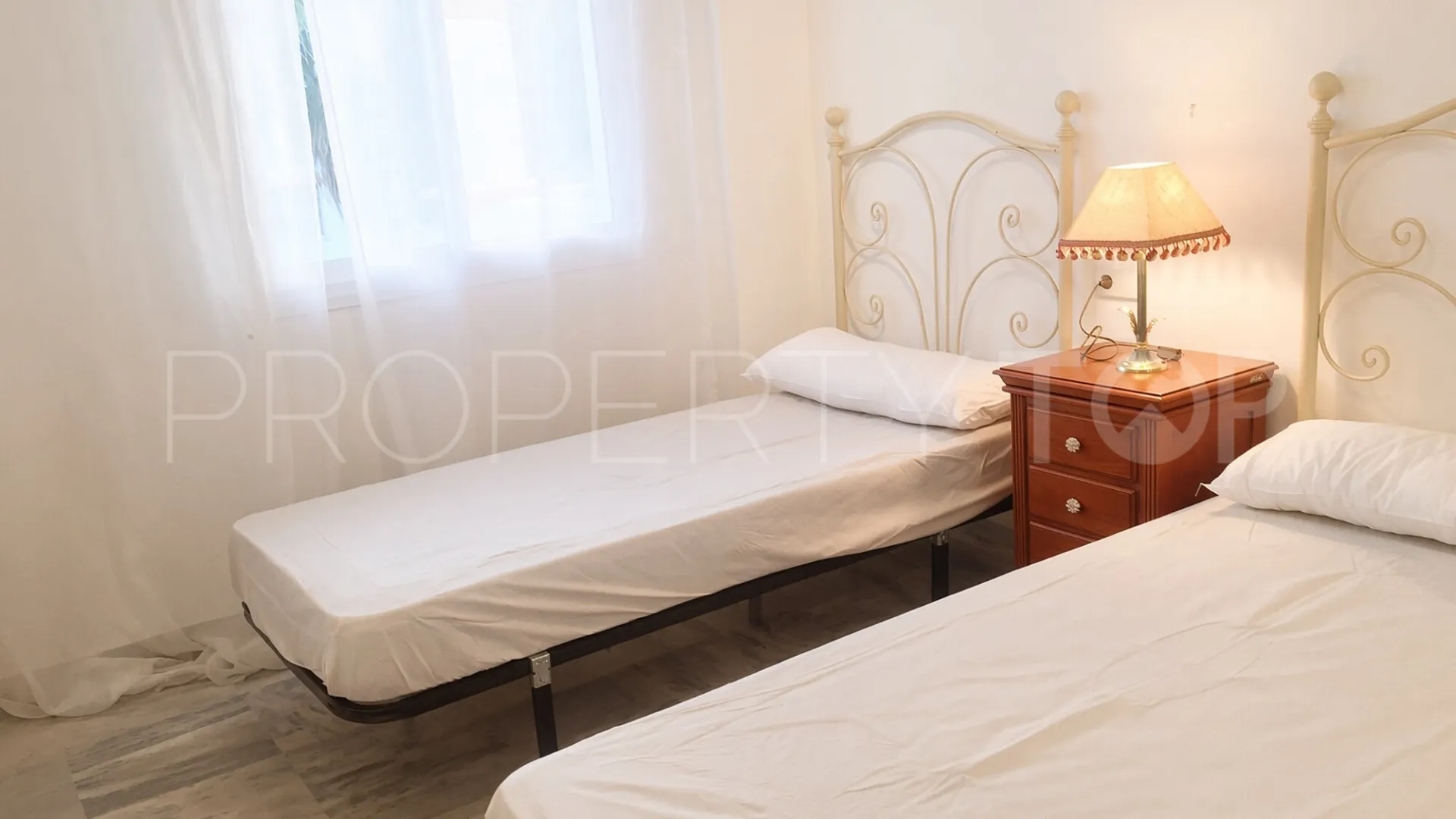 Ático de 2 dormitorios a la venta en La Dama de Noche