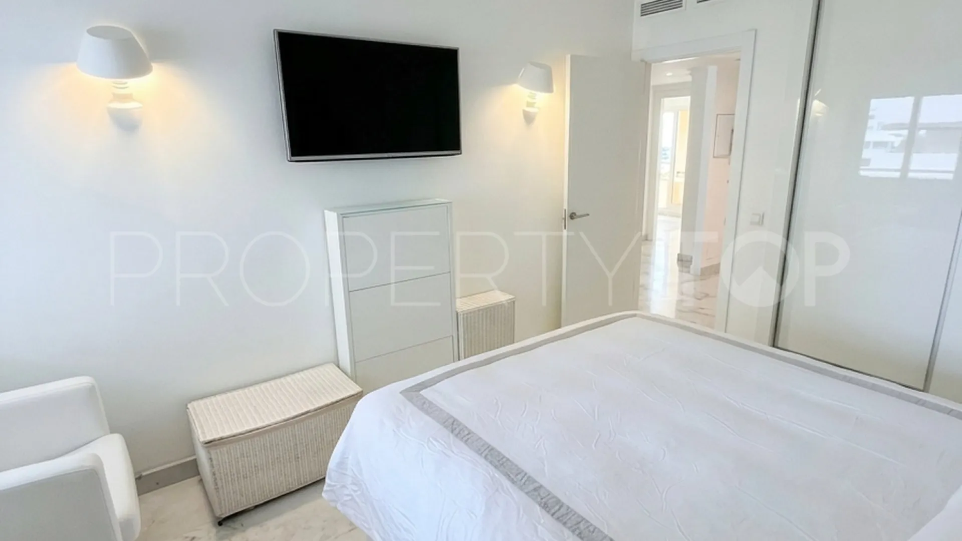 Marina Banus, apartamento en venta
