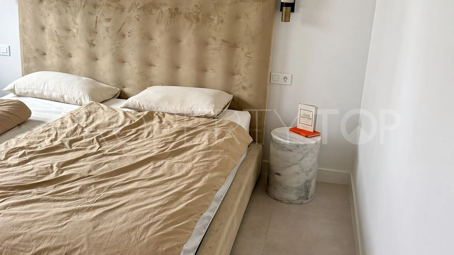 For sale apartment with 1 bedroom in Selwo