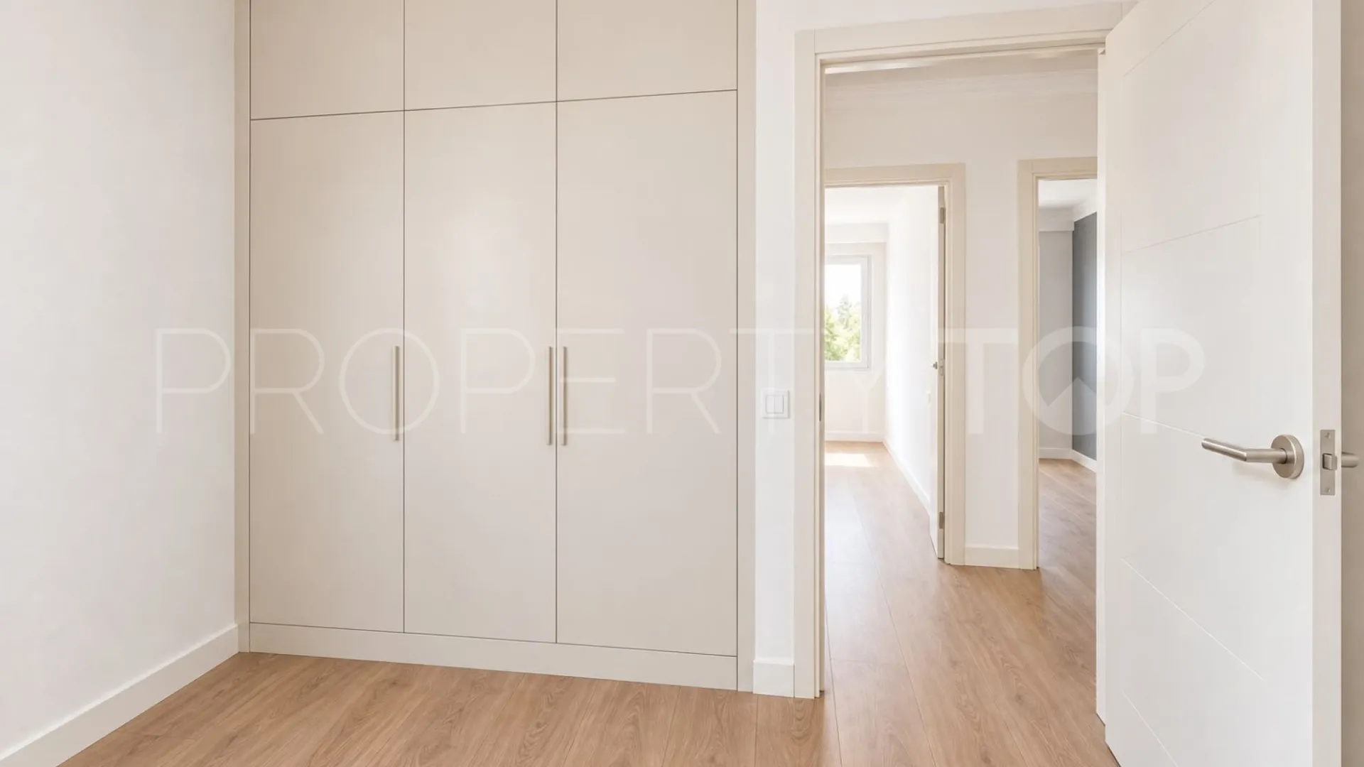 Se vende apartamento de 3 dormitorios en Estepona Ciudad