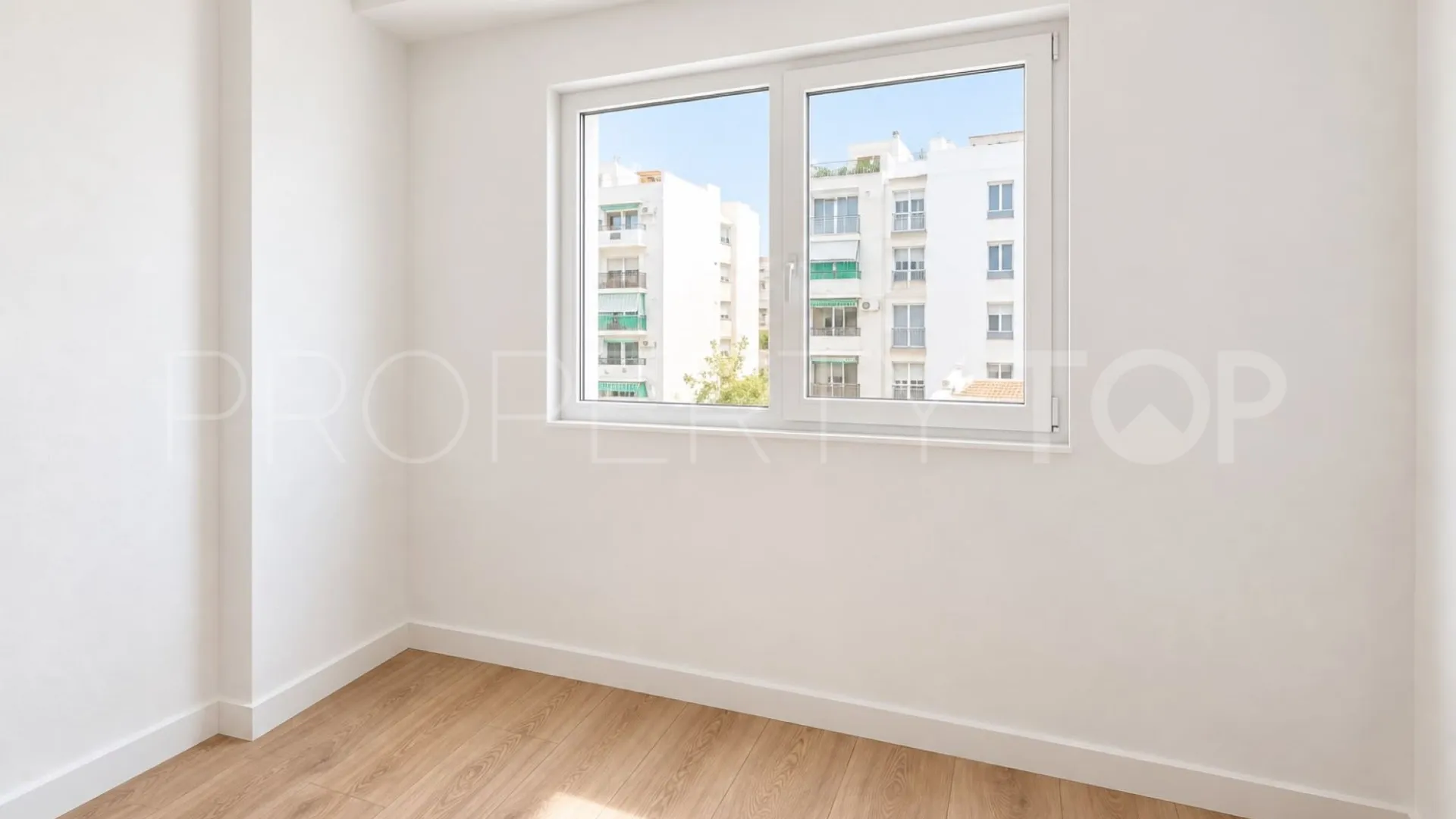 Se vende apartamento de 3 dormitorios en Estepona Ciudad