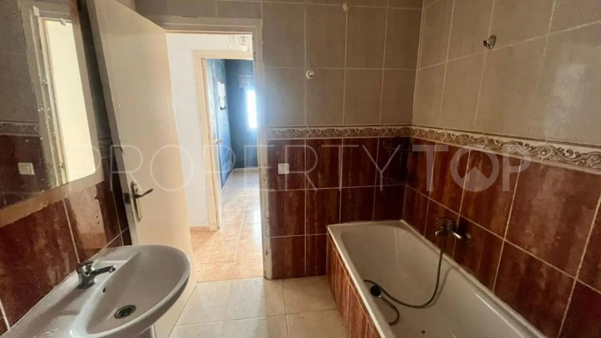 Se vende apartamento de 3 dormitorios en Estepona Ciudad