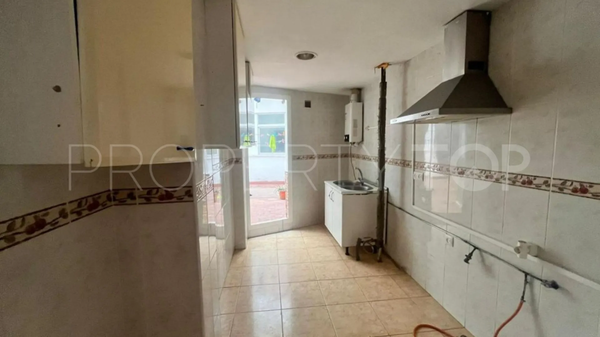 Se vende apartamento de 3 dormitorios en Estepona Ciudad