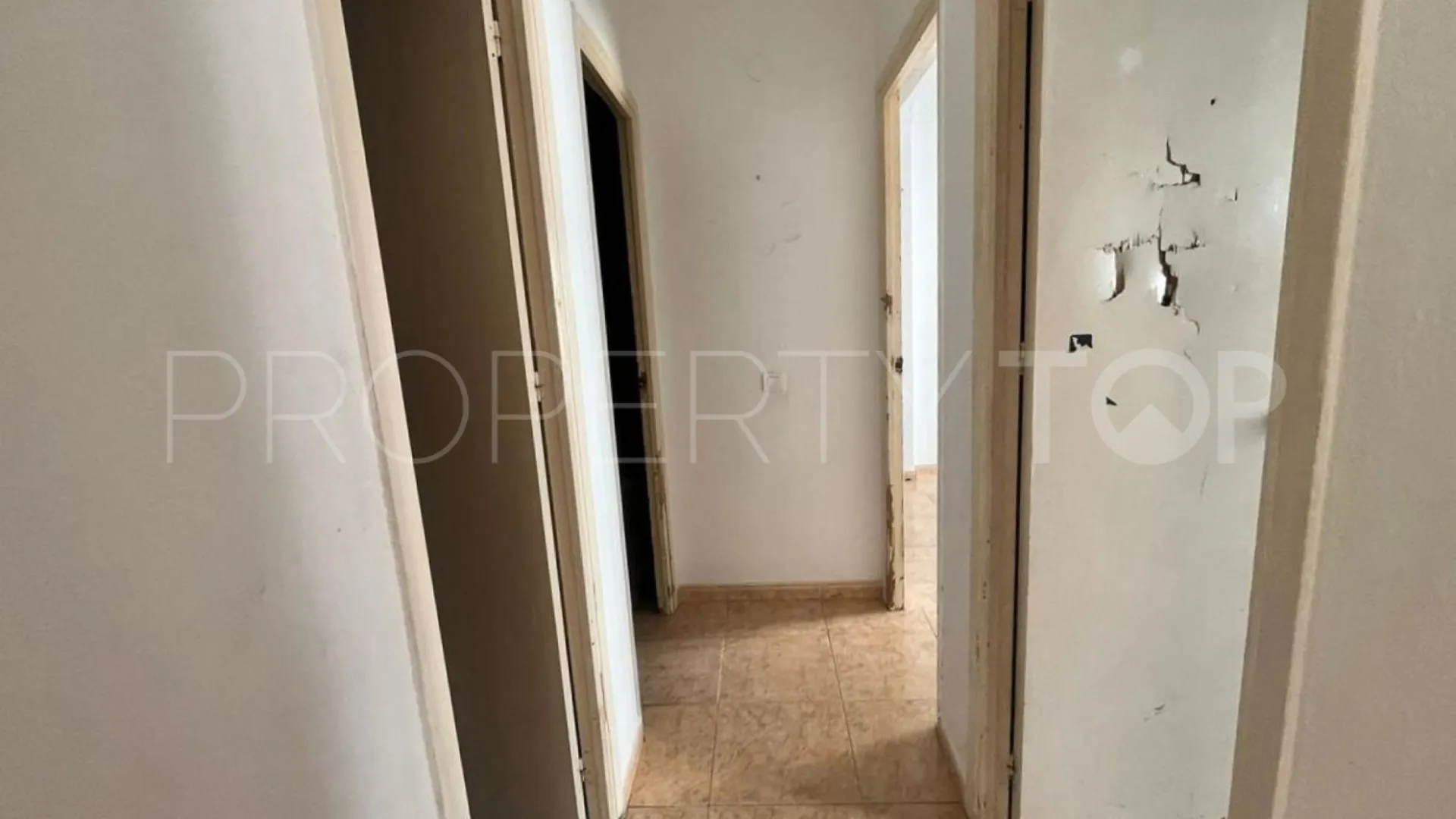 Se vende apartamento de 3 dormitorios en Estepona Ciudad