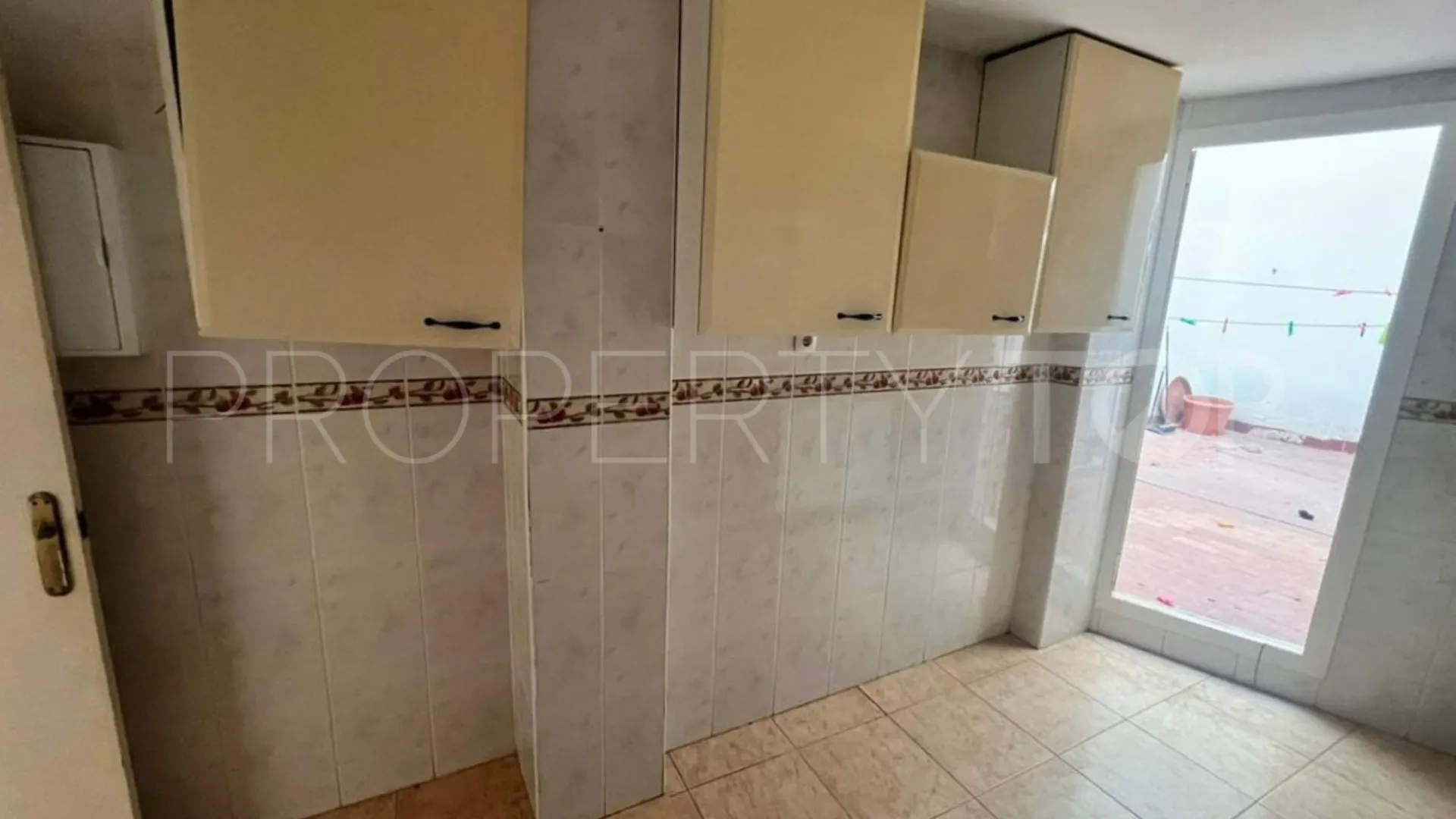 Se vende apartamento de 3 dormitorios en Estepona Ciudad