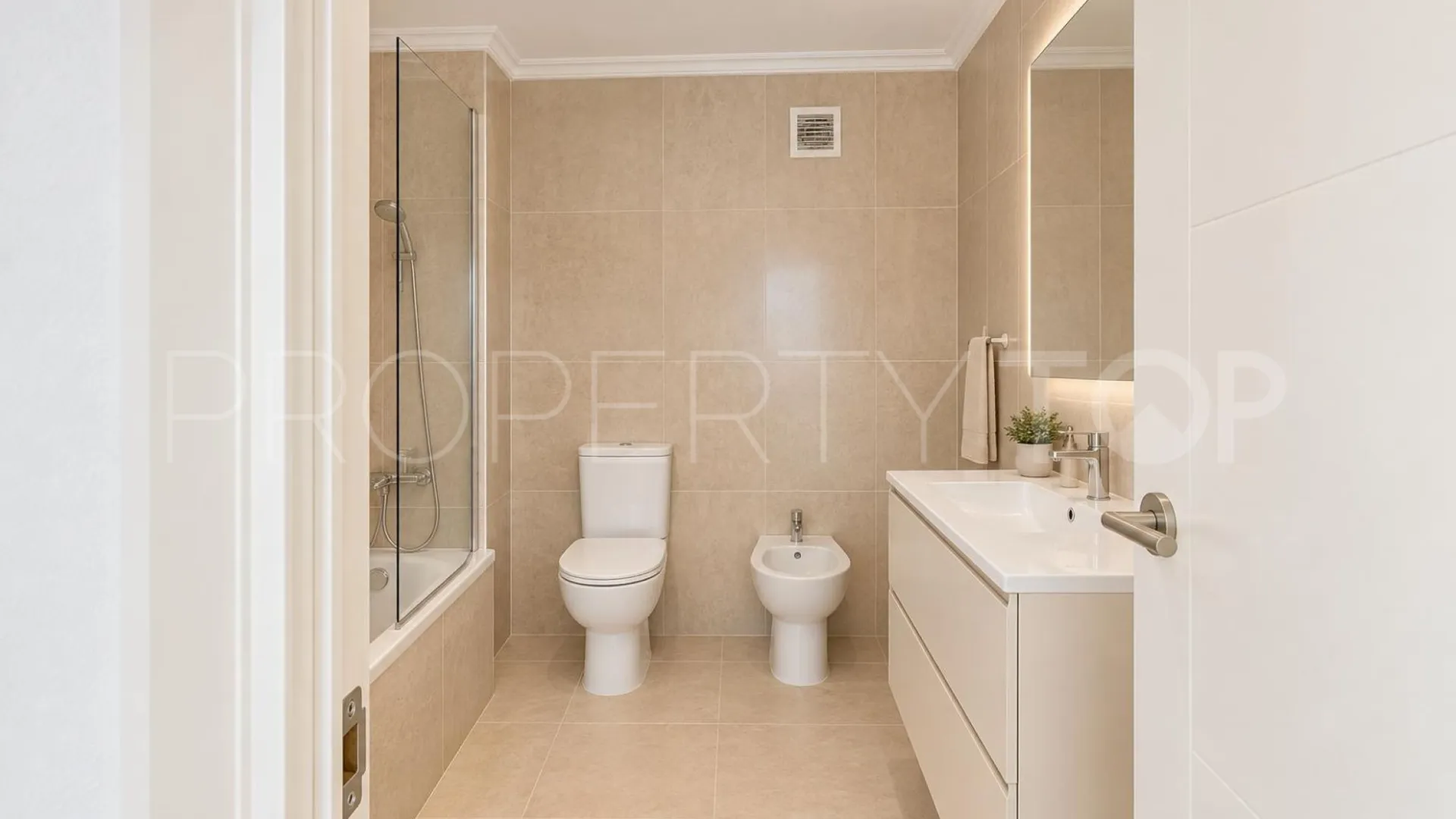 Se vende apartamento de 3 dormitorios en Estepona Ciudad