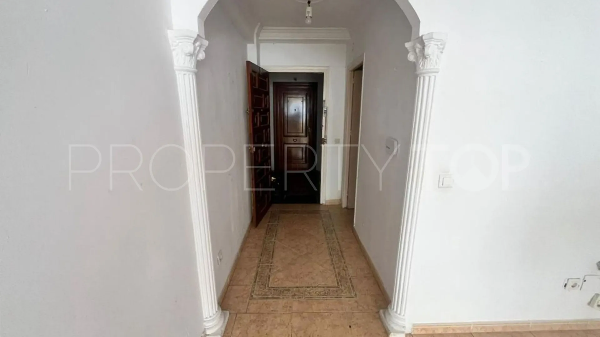 Se vende apartamento de 3 dormitorios en Estepona Ciudad