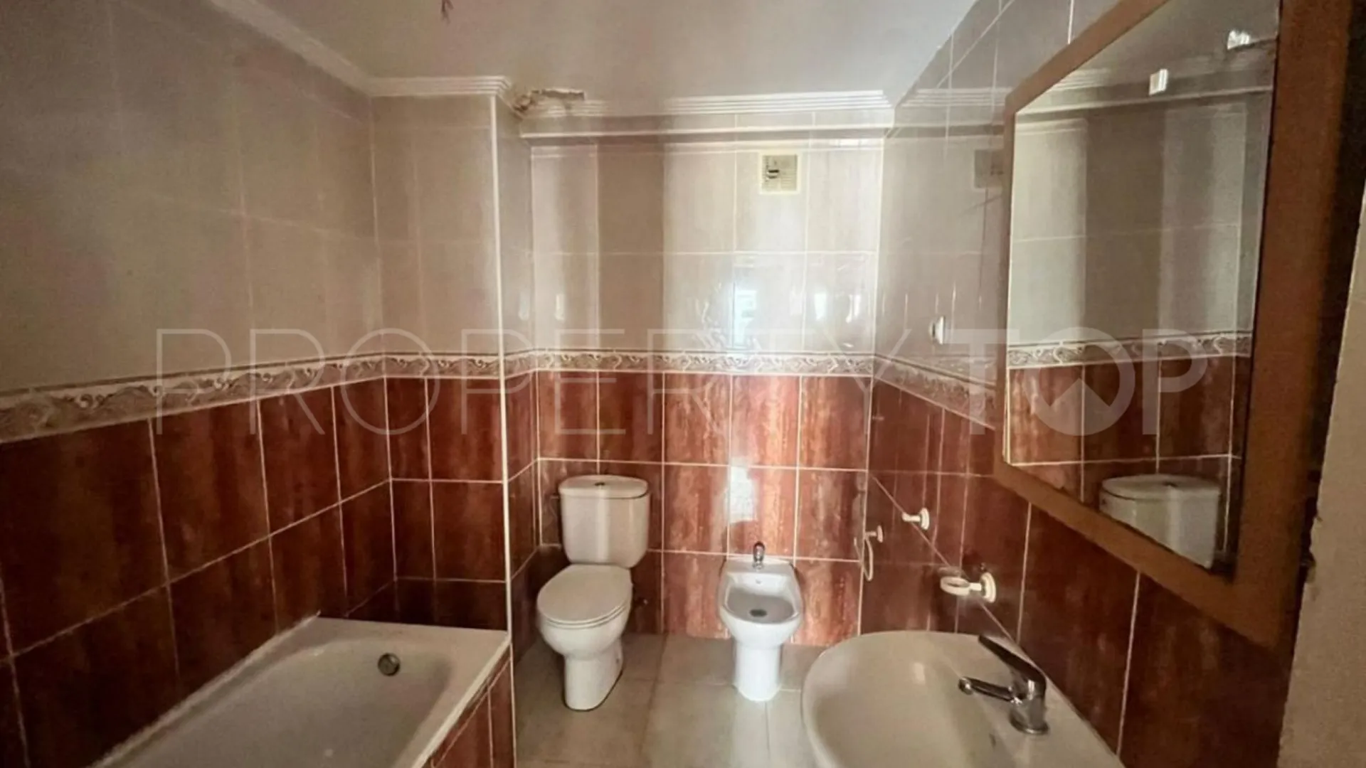 Se vende apartamento de 3 dormitorios en Estepona Ciudad