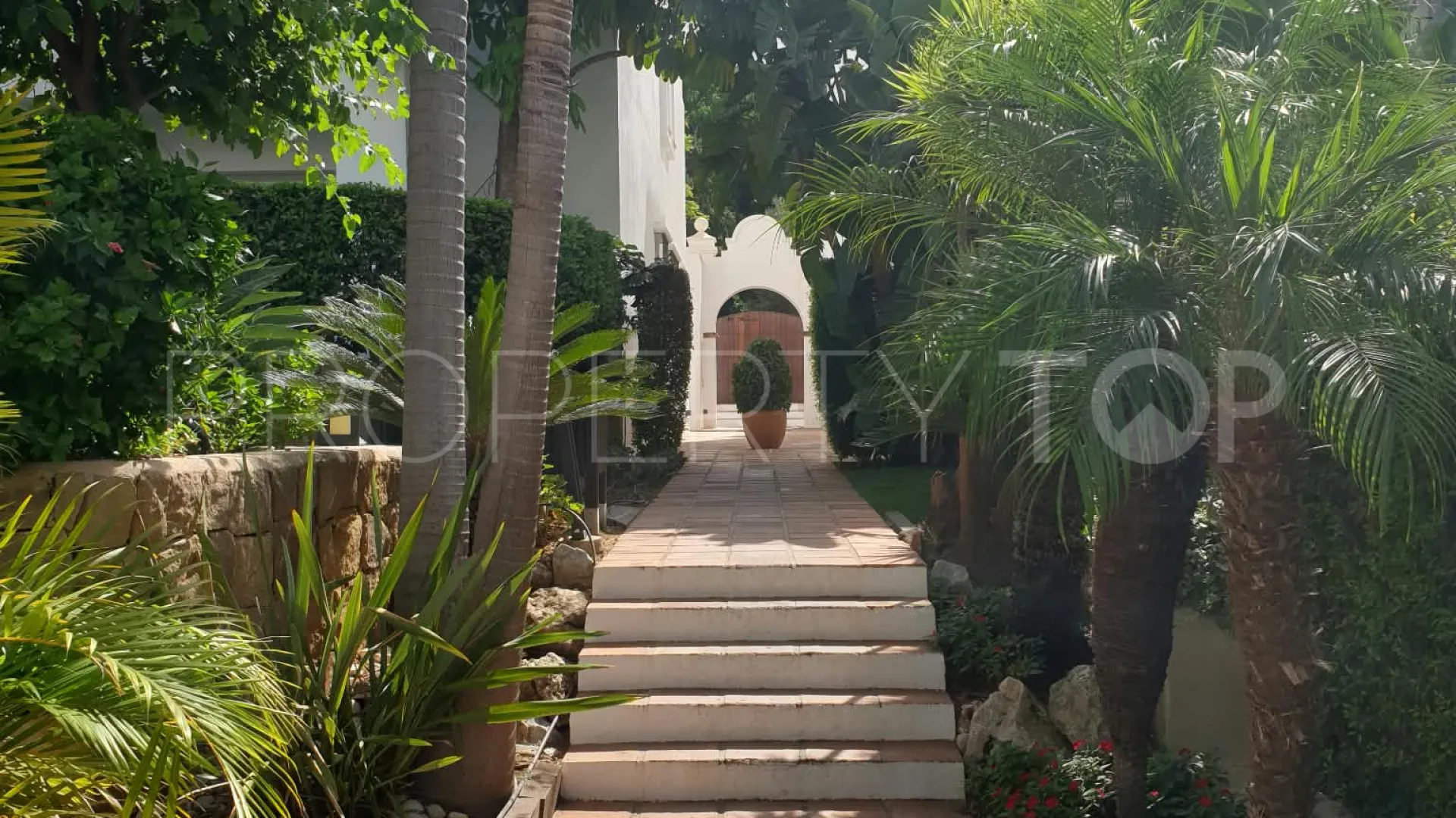 Apartamento a la venta en Montebello Hills
