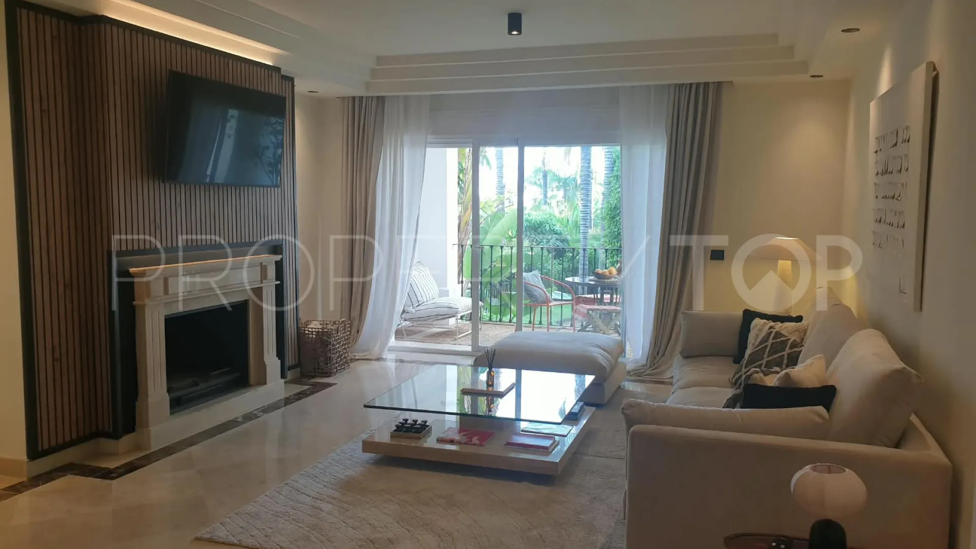 Apartamento a la venta en Montebello Hills