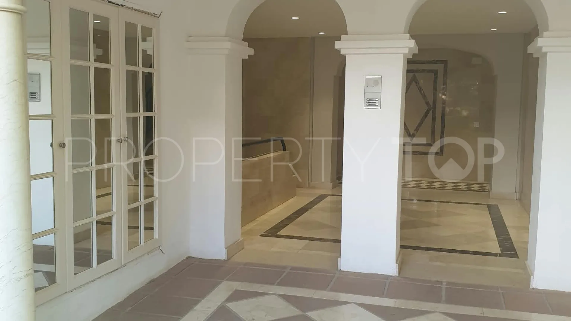 Apartamento a la venta en Montebello Hills