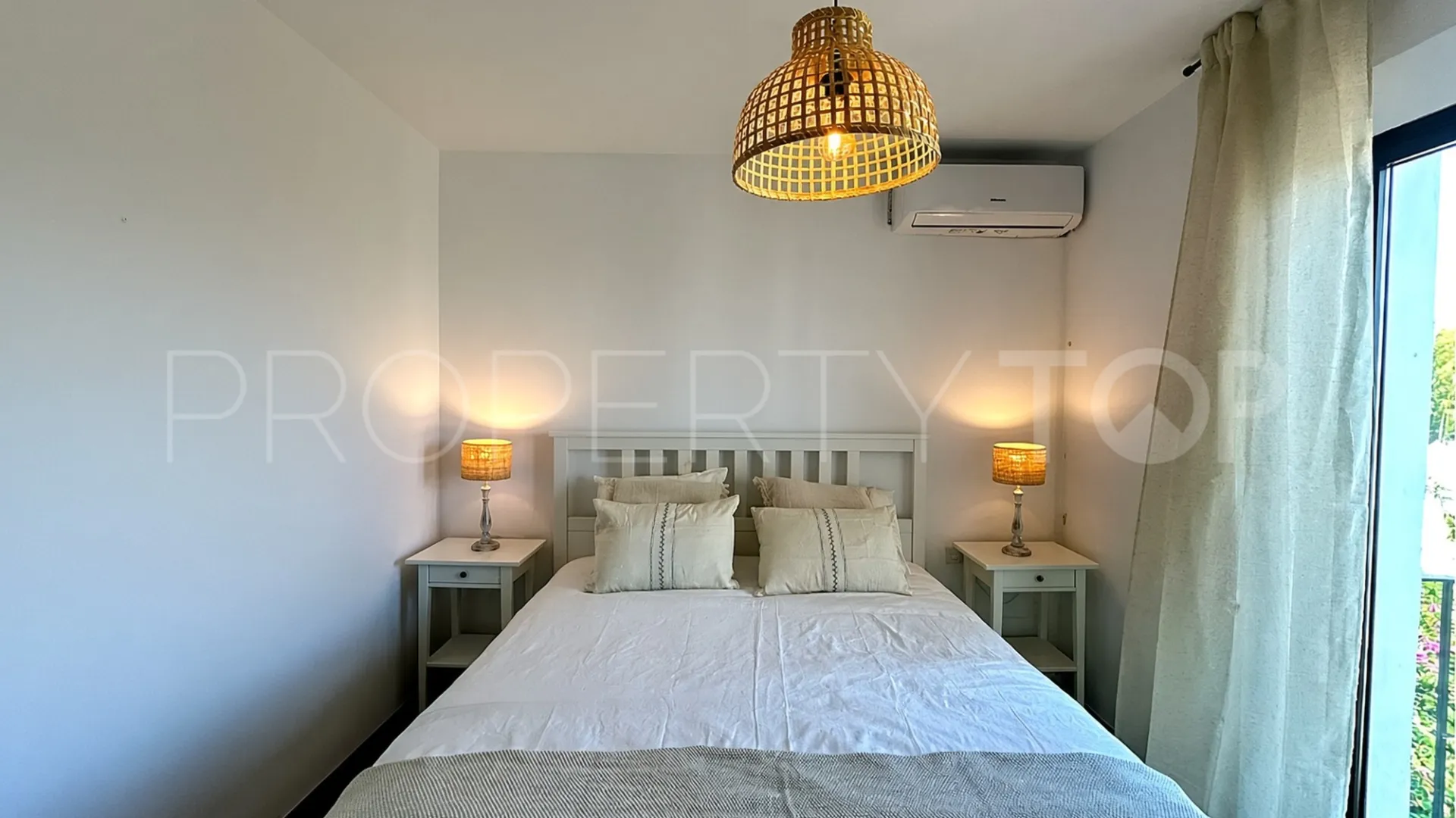 Town house in El Naranjal for sale