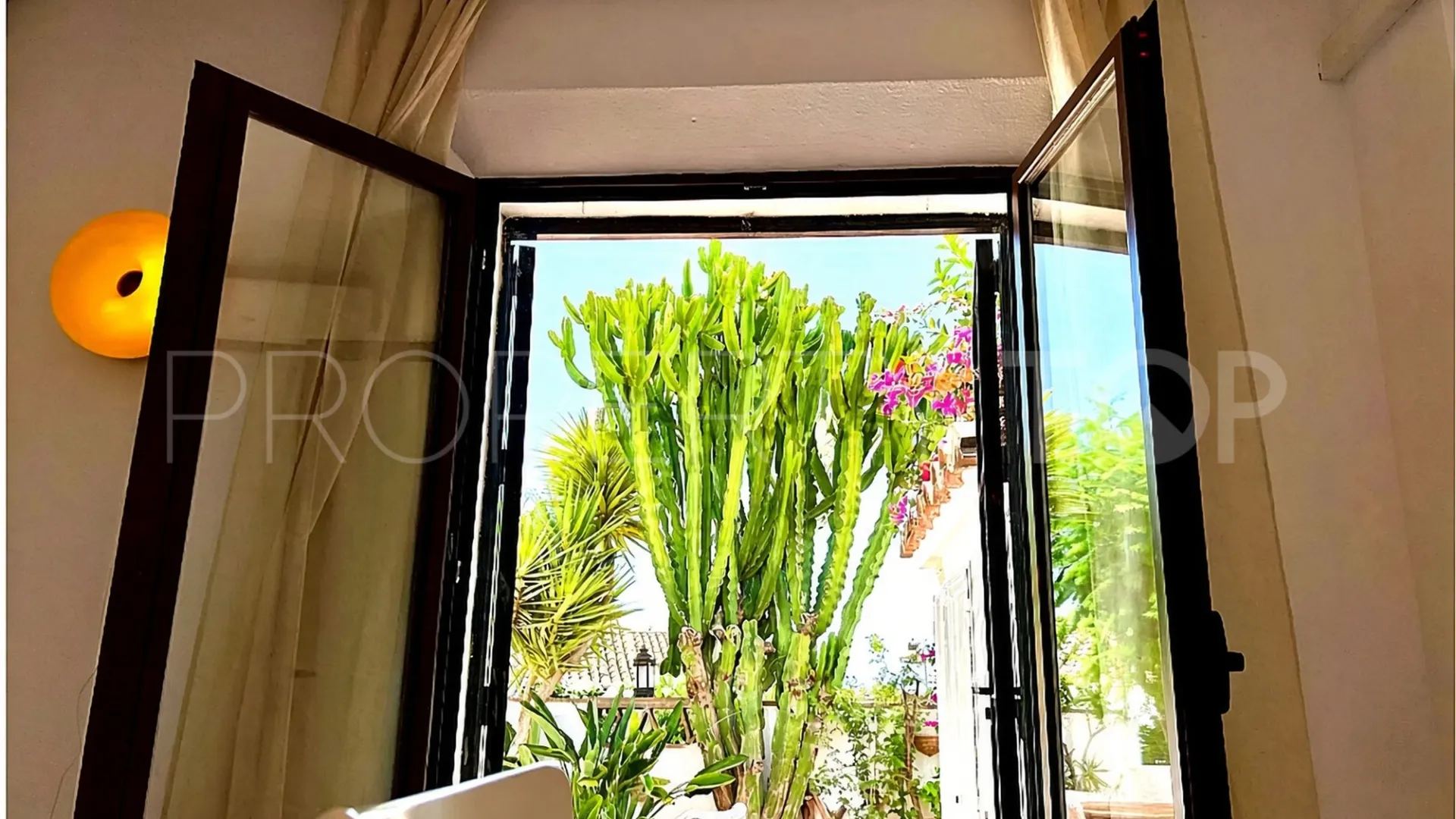 Town house in El Naranjal for sale
