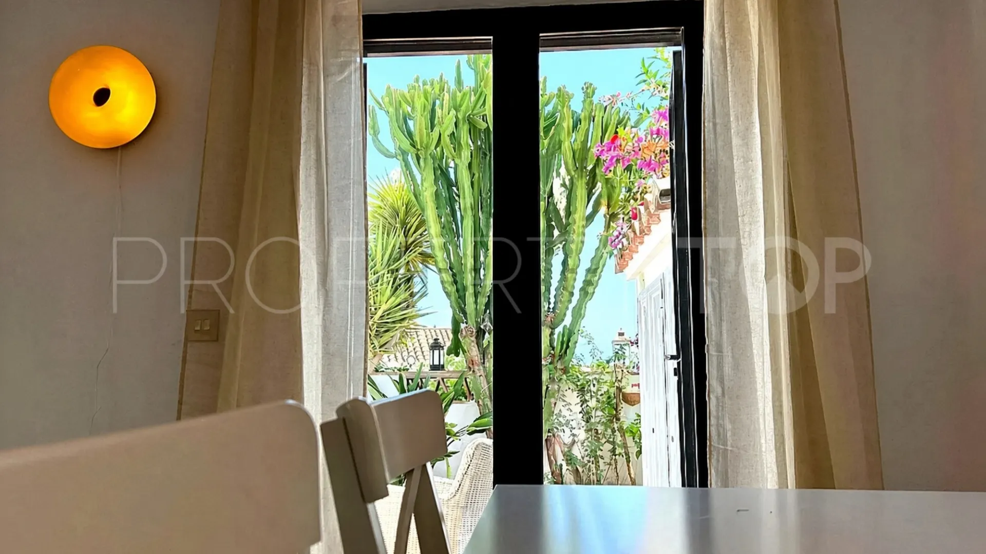 Town house in El Naranjal for sale