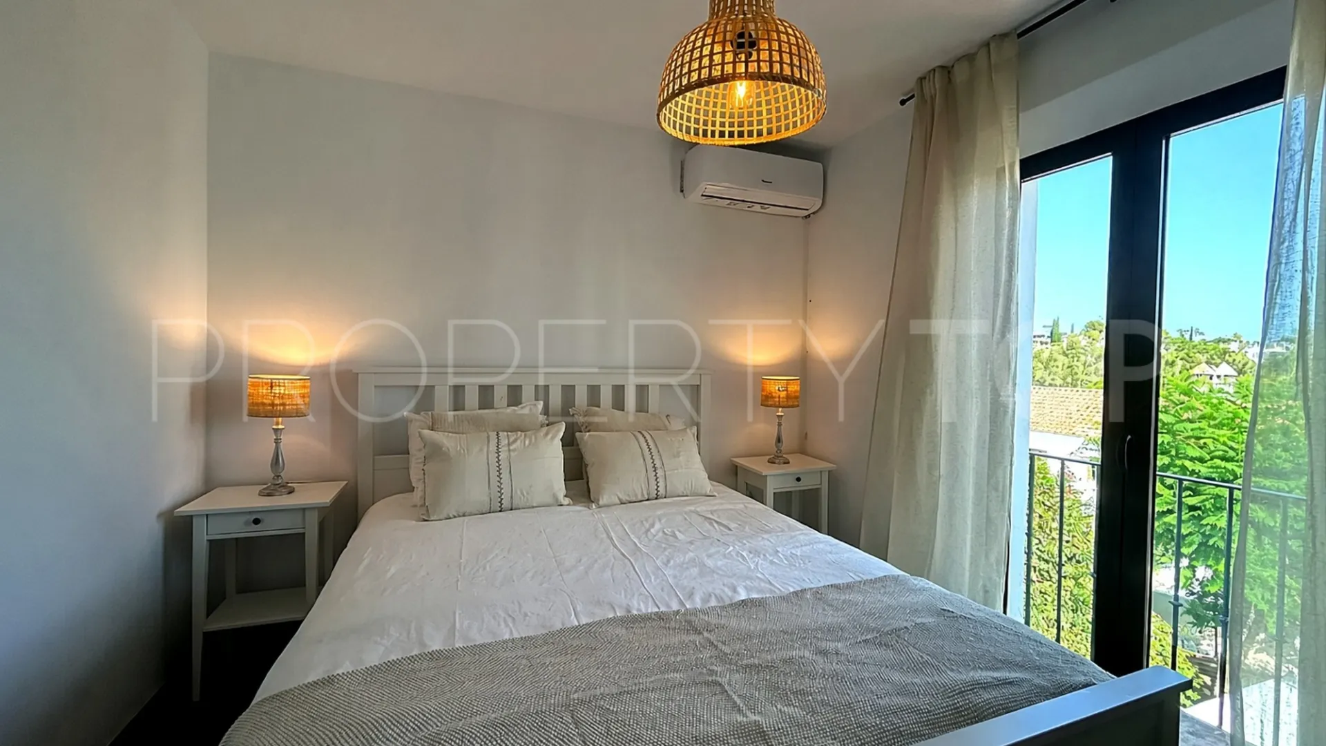 Town house in El Naranjal for sale