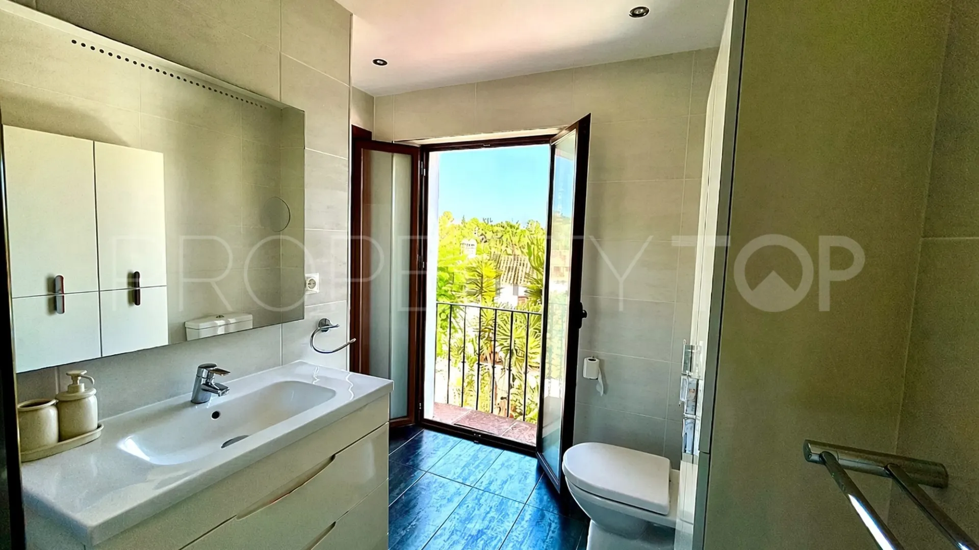 Town house in El Naranjal for sale